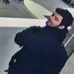 摘口罩向路人吐口水 山羊鬍男被通緝