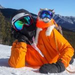 【視頻新聞】主人帶寵物貓上山滑雪 秒變新晉網紅