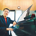 班上播白人涂黑脸影片 华裔音乐家停职