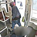 多市中心一男子街車無故毆打乘客 警方發視頻通緝!