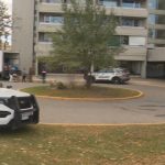 士嘉堡公寓內持刀傷人致死案 一名男子當場不治三人被捕