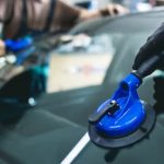 換擋風玻璃卻導致滲水 顧客怒告知名汽車維修廠!