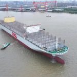“巨无霸”货船江苏试航 可载16280个标准货柜