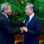 王毅见新加坡外长谈世界局势 “中国从不策划、不参与、不发动战争”