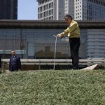日本地方政府抗拒核廢土 政府放中央官廳花圃作示範