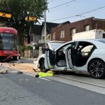 市中心私家車迎頭撼街車 兩人送院一人重傷