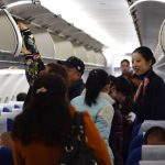 飞机拣位|内地航空公司300座位仅14免费选座 央视:“抢钱收费”涉多重违法