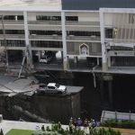 曼谷市区惊现50米深天坑炸出火花 地铁施工酿祸