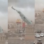 有片|35米高「自由女神像」倒塌斷頭 暴風吹襲巴西南部現驚險一刻