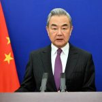 伊朗局勢︱王毅同以色列外長薩爾通電話 呼籲立即停止軍事行動