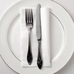 三冠英國純種馬遭非法屠宰 救濟廚房食客飲「牛肉湯」 見晶片揭發