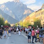 美丽班夫藏着黑暗 不少非法劳工在当地打黑工