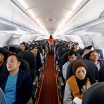 飞机老鼠|中国男子摷行李架偷65000泰铢 降落曼谷秒被拦截逮捕