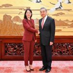 王毅:面对强权霸凌 不能任由谁拳头硬谁说了算
