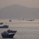 伊朗局势|南韩商船及阿联酋油港遭伊炮击起火 美:击沉6伊朗快艇