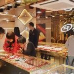 周六福为“售卖不合格足银手镯”致歉