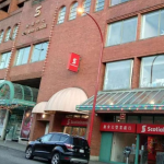 【讀者報料】華埠新華中心凌晨遭爆竊 警方攜警犬成功追捕疑犯