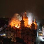 俄乌战争|俄大规模空袭乌克兰9死 世界遗产基辅千年修道院挨炸陷火海