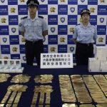 中國籍男等2人關西被捕 涉藏25公斤黃金入枱燈充電器走私至日本