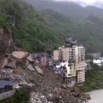 重庆山泥倾泻︱现场发现疑似生命迹象 下雨碍搜救