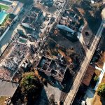 世纪热浪︱法国山火焚毁240栋房屋引争议 灾民斥当局只救豪宅区牺牲小镇