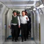 汉光演习︱赖清德戴头盔练“逃生剧本” 乘装甲车奔衡山指挥所