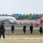 炸药无人机闯莱比锡机场 德国内政部长:或涉“外国势力”