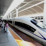 中国铁路客量首8月突破33亿人次 外籍旅客按年飙升逾三成