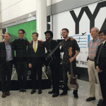 皮尔逊机场庆国庆:一下飞机就听现场音乐会