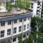 汽车屋顶跑?重庆再现8D魔幻地形