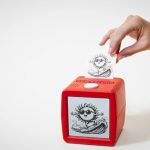 科技| AI 貼紙機Stickerbox 語音輸入 天馬行空想法即時變成貼紙創作