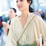 朱丹现身机场 化不化妆差别好大!