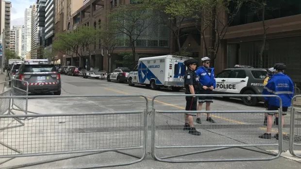 剛剛! 成千上萬人走上多倫多街頭示威遊行! 不是因為美國!