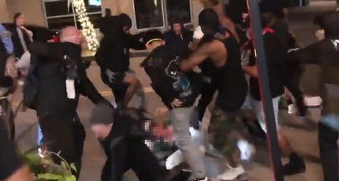 欧美多城市爆发示威! 店主被暴徒殴打倒在血泊中 民众不敢出门!