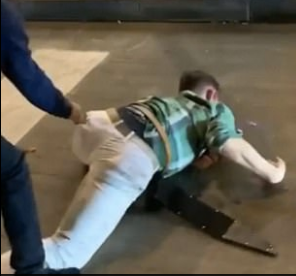 欧美多城市爆发示威! 店主被暴徒殴打倒在血泊中 民众不敢出门!