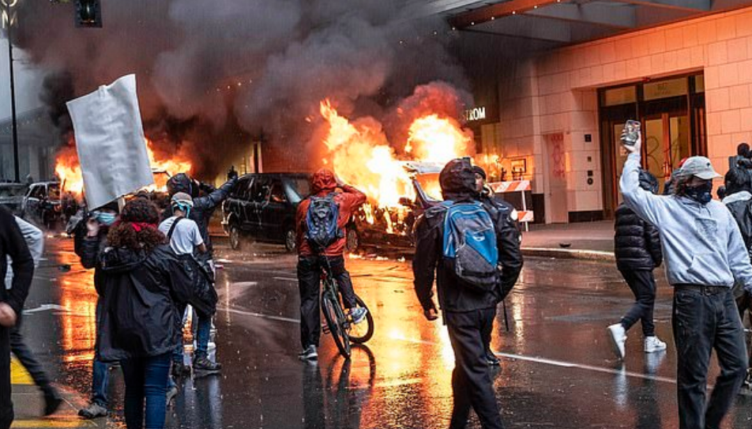 欧美多城市爆发示威! 店主被暴徒殴打倒在血泊中 民众不敢出门!