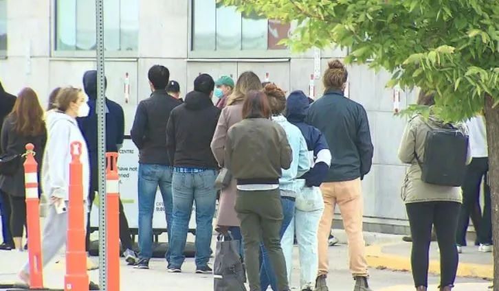 加拿大重回疫情高峰? 福特考虑二次封城: 新限聚令控制人数, 学校、边境关闭...