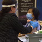 视频:见证历史!加拿大第一个新冠疫苗接种者是她!