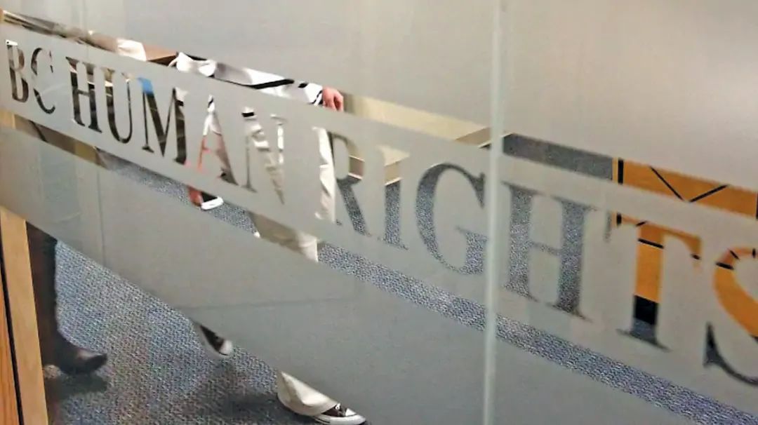 言辞不当后果严重！华裔总裁赔女员工2万多 教师挖苦学生被停职