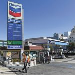 调查:美国千禧一代的百万富翁们推迟买房买车