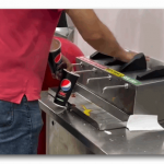 视频:有人在Costco拿饮料杯猛装酱汁 网友激烈讨论!