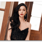 Angelababy现身儿子学校活动 被网友批评性感暴露