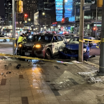 多倫多市中心警車與汽車相撞 2名警察受傷送院!